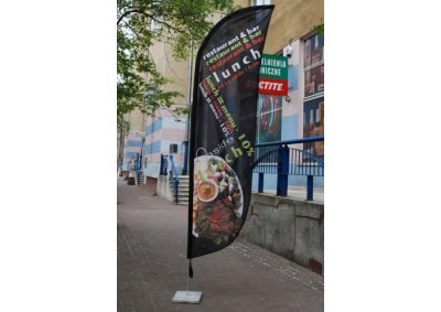 Ruchoma reklama restauracji