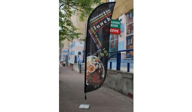 Ruchoma reklama restauracji